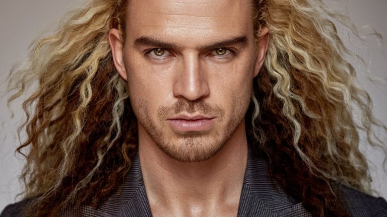 14 Best Men’s Long Curly Hairstyles That Are Absolutely GOALS!